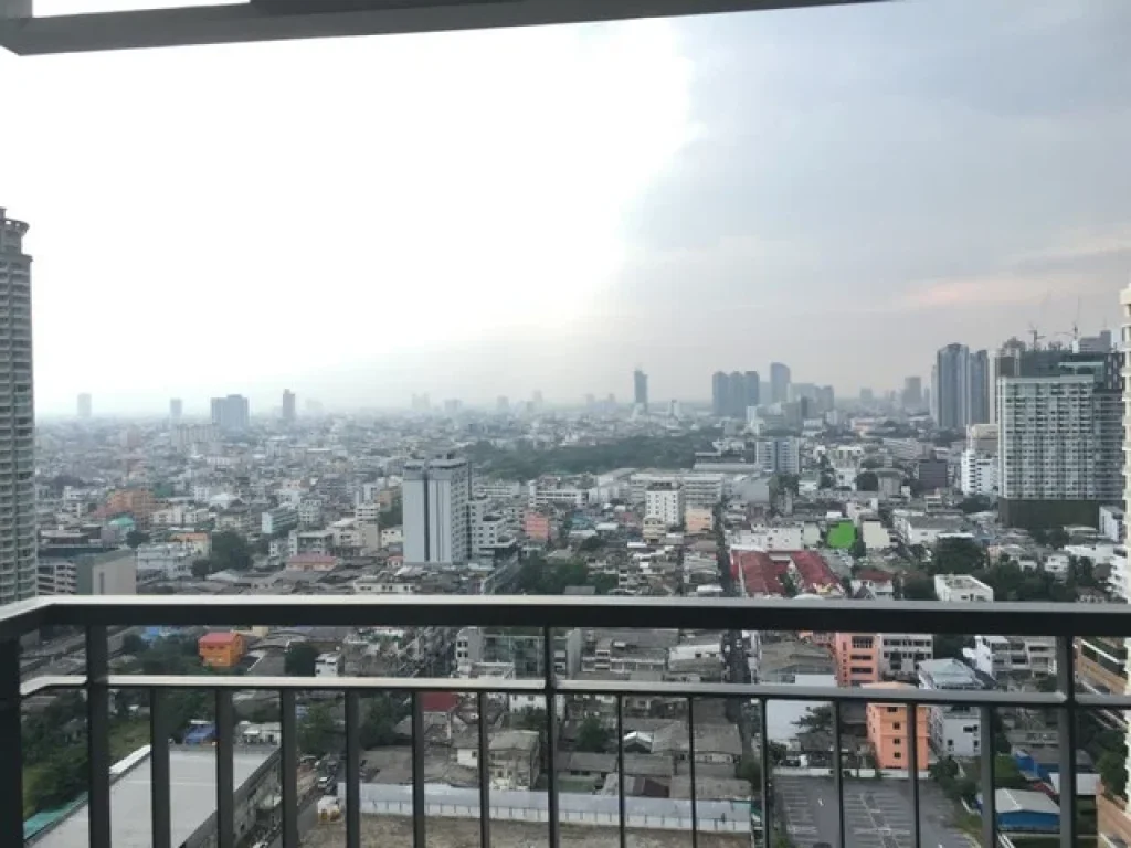 For rent RHYTHM Sathorn-Narathiwas view Chao ph2aya river