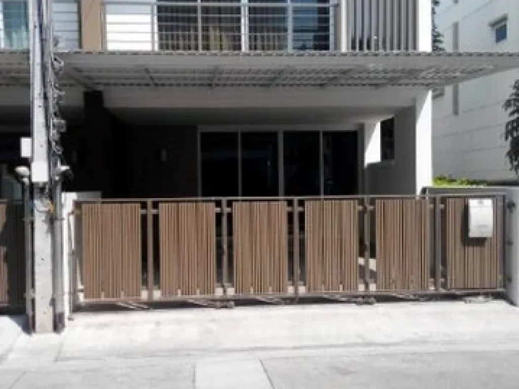 ให้เช่าทาวน์เฮ้าส์ Lumpini Town Residence near MRT Ladprao Station ติด MRT สถานีลาดพร้าว 190ม