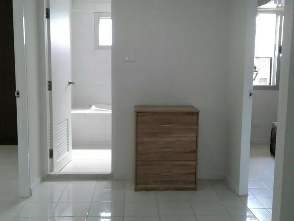 CR00423Room For Rent Water Ford Rama 4 Condominium 18000THBmonth