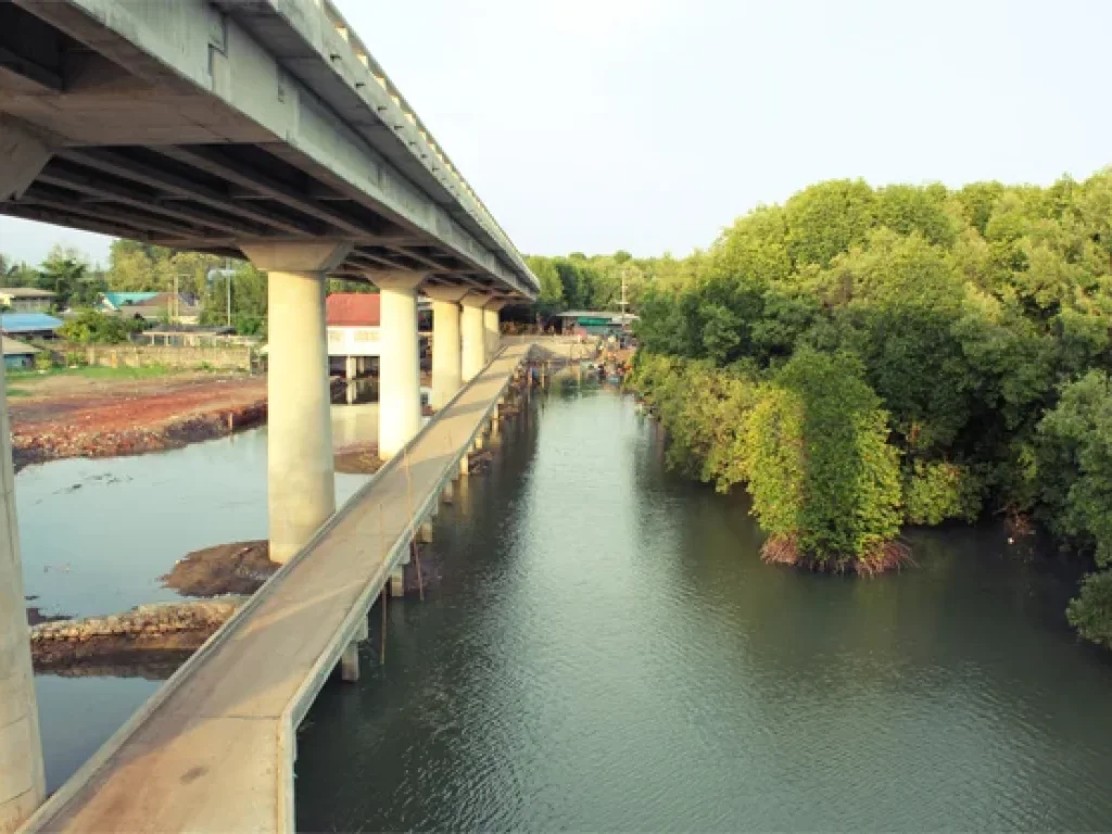 ขายที่ดินพร้อมบ้าน ติดแม่น้ำประแสร์ 35 ไร่ ติดถนนลาดยาง บรรยากาศดีเยี่ยม