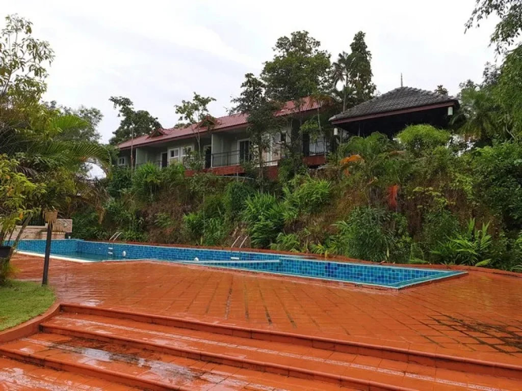 ขายรีสอร์ทดอยสะเก็ด พร้อมเริ่มกิจการได้เลยมีบึงน้ำใหญ่ วิวดอยบรรยากาศดี