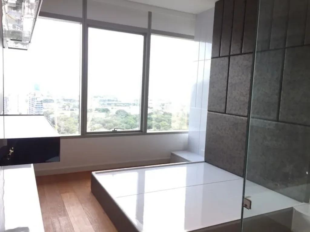 bedrooms for rent with greenery view of Royal Bangkok Sport Club at 185 Rajadamri