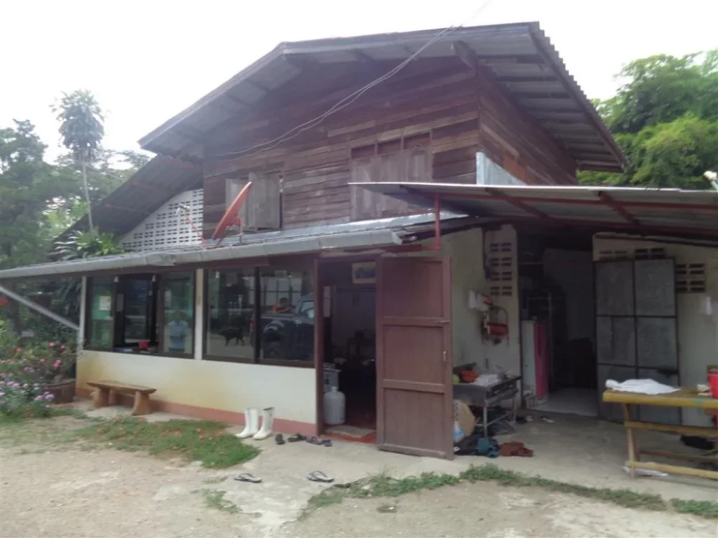 ขายที่ดินพร้อมบ้านและโรงงานแปรรูปเนื้อไก่และโรงฟักไข่ในเนื้อที่โฉนที่ดิน2แปลงมีเนื้อที่รวม4-0-93ไร่ติดทางหลวงสายเชียงใหม่-พร้าว1001หน้ากว้างประ