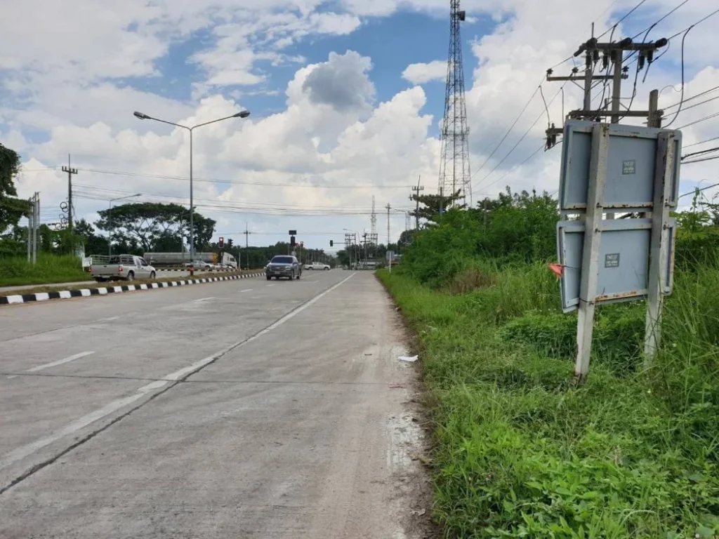 ขายที่ดินวิวสวย ทำเลดี ที่ดินติดถนนทั้งสามด้าน อยู่สี่แยกไฟแดงตรงข้ามทางเข้าตลาดสดและศูนย์ราชการ อำเภอแม่ใจ จังหวัดพะเยา เนื่อที่ 6  3  83 ไร่ ราค