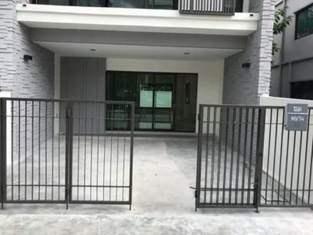 Home Office For Rent Plex Bangna หมู่บ้านอยู่บนถนนบางนาตราด