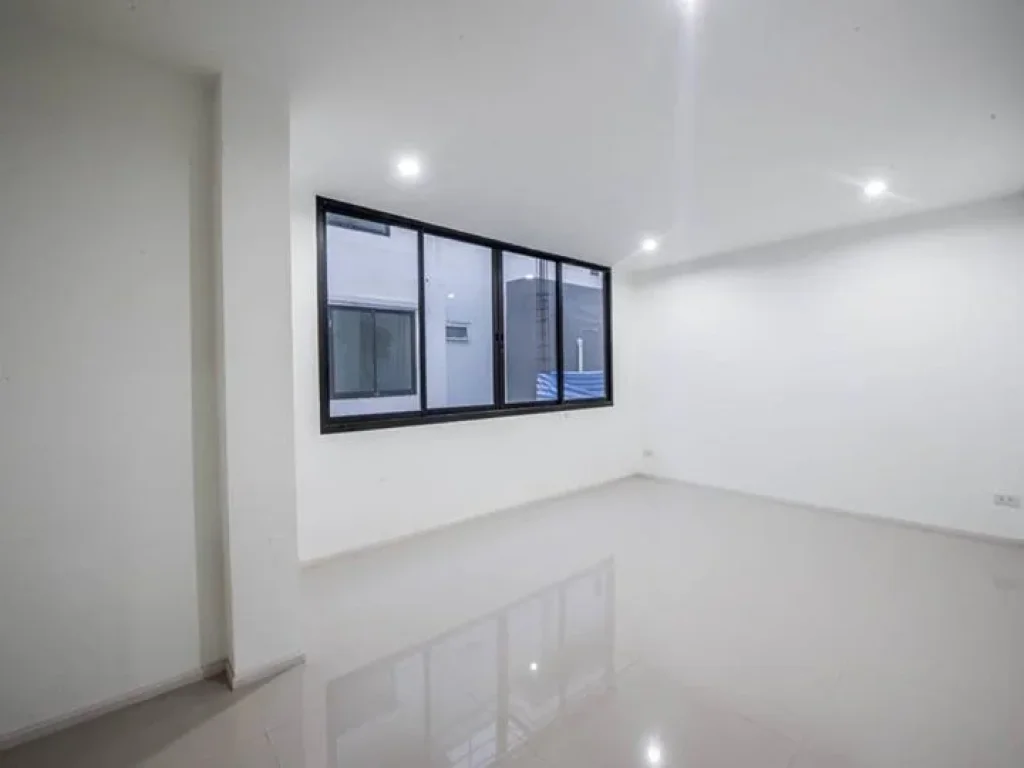 R981 ขาย 5900000 บาท ทาวน์ โฮม 3 ชั้น ใกล้รถไฟฟ้าลาดพร้าว townhome 3 storey near BTS Ladprao