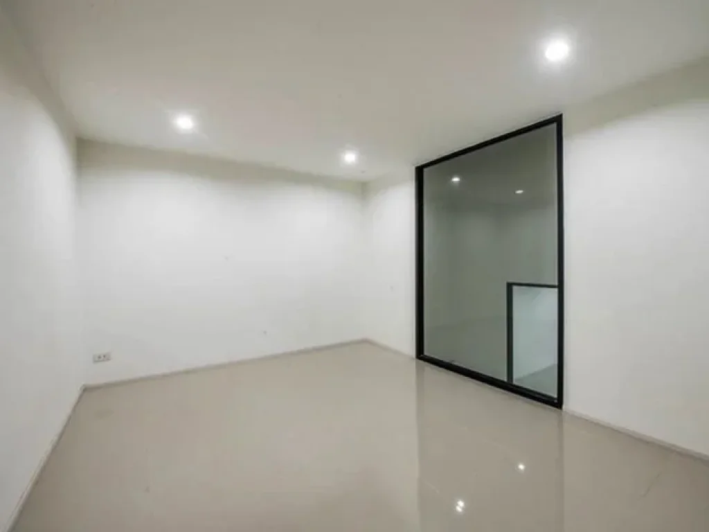 R981 ขาย 5900000 บาท ทาวน์ โฮม 3 ชั้น ใกล้รถไฟฟ้าลาดพร้าว townhome 3 storey near BTS Ladprao