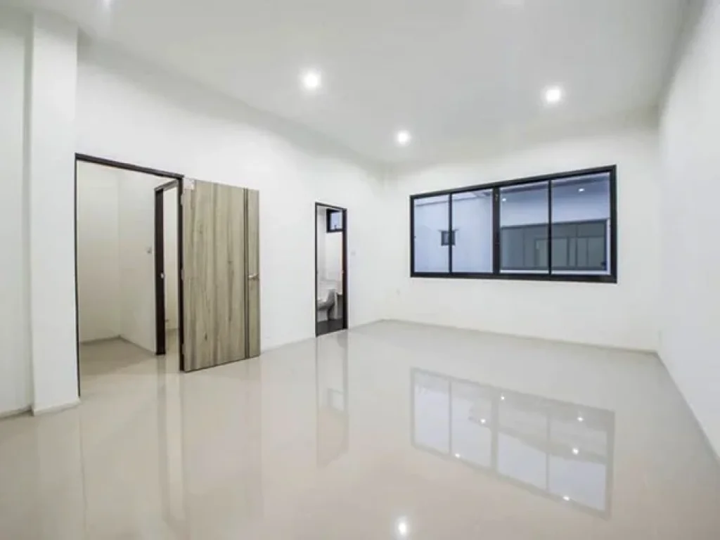 R981 ขาย 5900000 บาท ทาวน์ โฮม 3 ชั้น ใกล้รถไฟฟ้าลาดพร้าว townhome 3 storey near BTS Ladprao