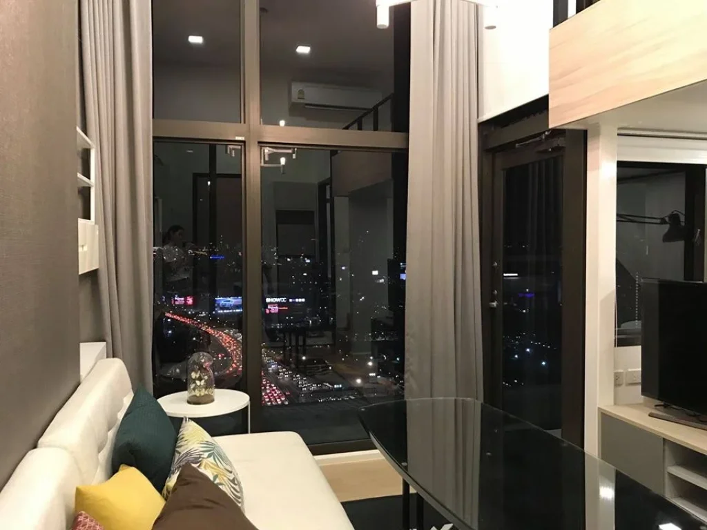 ให้เช่าคอนโด Chewathai Residence Asoke ชีวาทัย เรสซิเดนซ์ อโศก ห้องDuplex ชั้นบนสุด