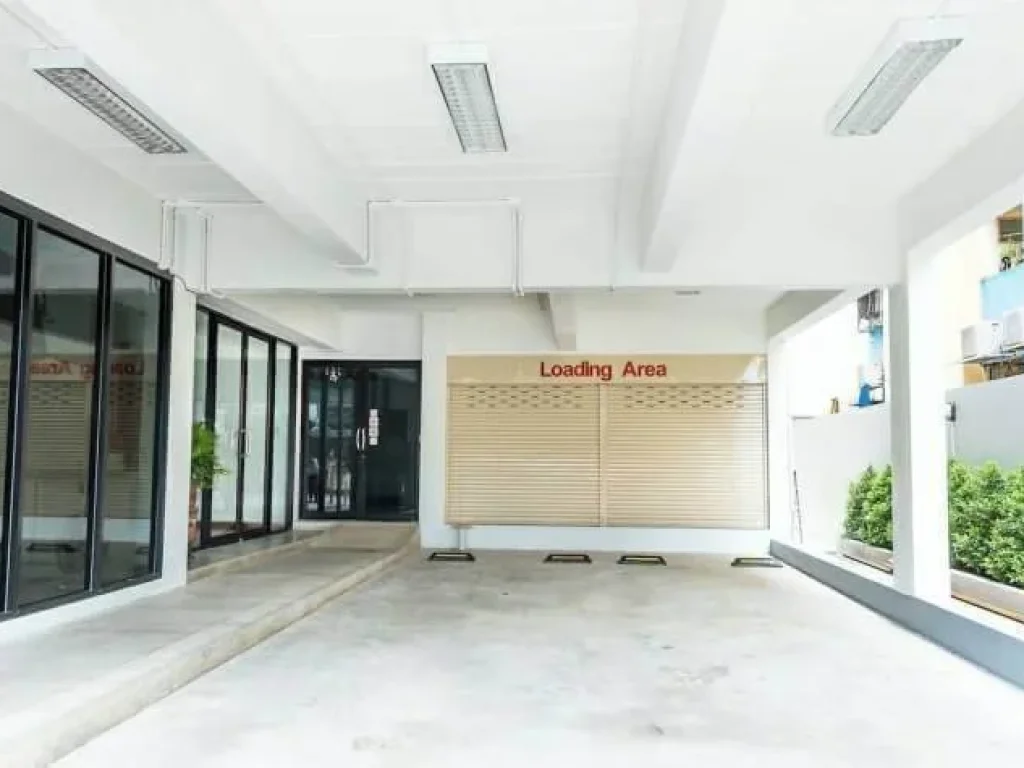 เช่าด่วน ตึกสวย ใหม่ ใจกลางเมือง ย่านธุรกิจ ใกล้ MRT เพียง 5 นาทีเท่านั้น For Rent Newly ampamp Conveniently Located - 4 storey Office bu