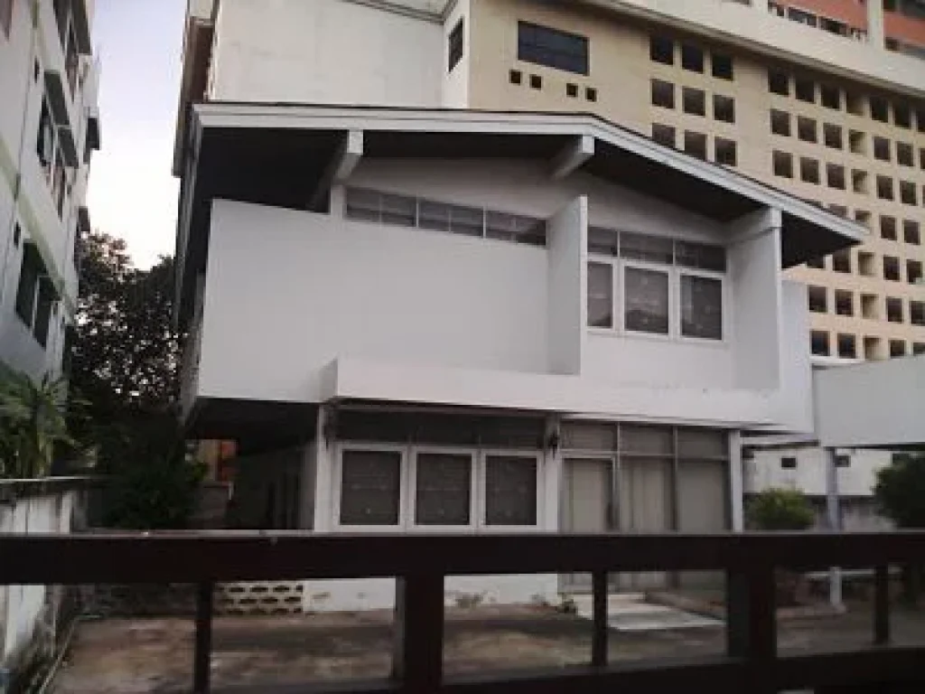 Sale Old Single House early soi for reisidence or adapt will be an Apartment Phrakhanong