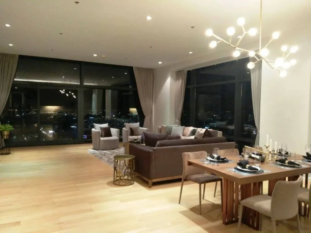 ขายด่วน คอนโดสุดหรู วิวพาโนรามา ใหม่กิ๊ก ที่ Circle Living Prototype แบบ Penthouse 3 ห้องนอน For Sale A Very Nicely Decor 3 Bedrooms with Panorami