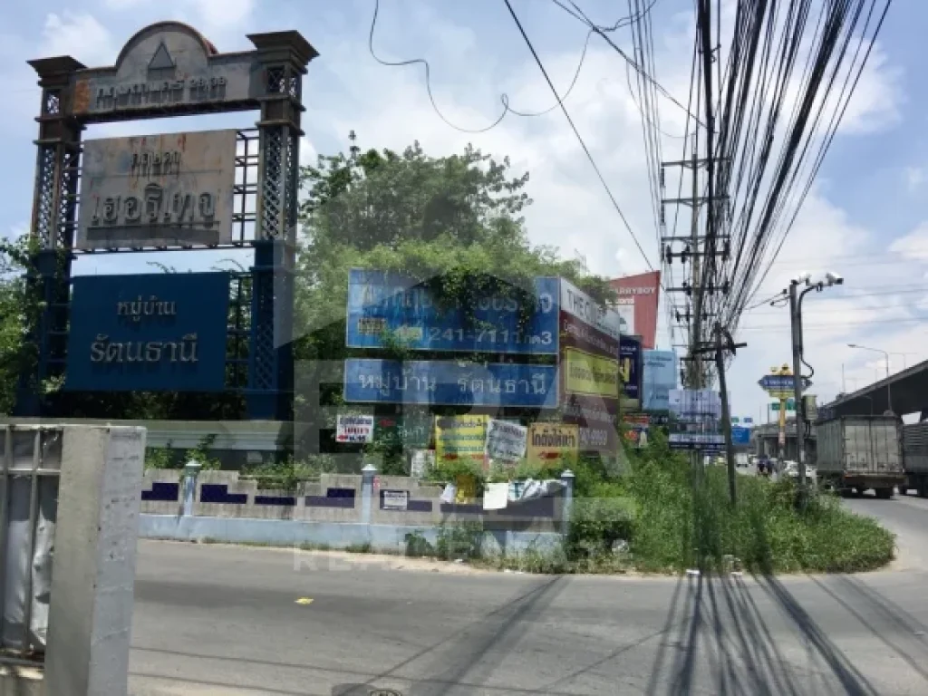 โกดังสินค้าชั้นเดียว เนื้อที่ 81 ตรว ซอยรัตนธานี ถนนบางนา