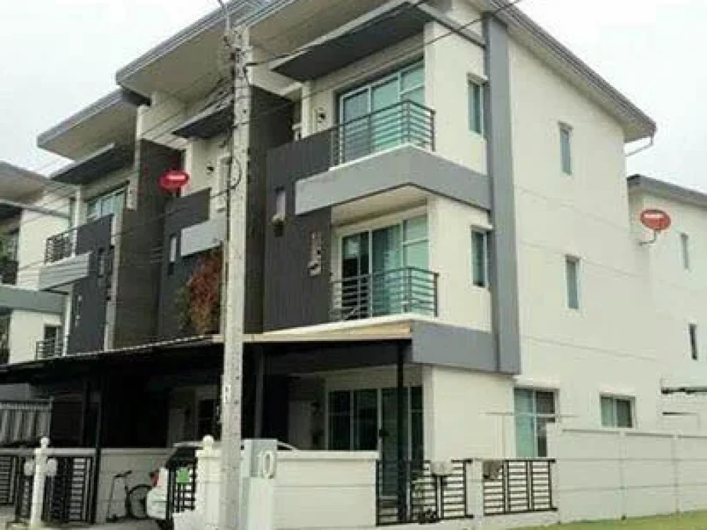 HS2012 House for Sale ทาวน์โฮม 3 ชั้น หมู่บ้าน ทาวน์อเวนิวพระราม9