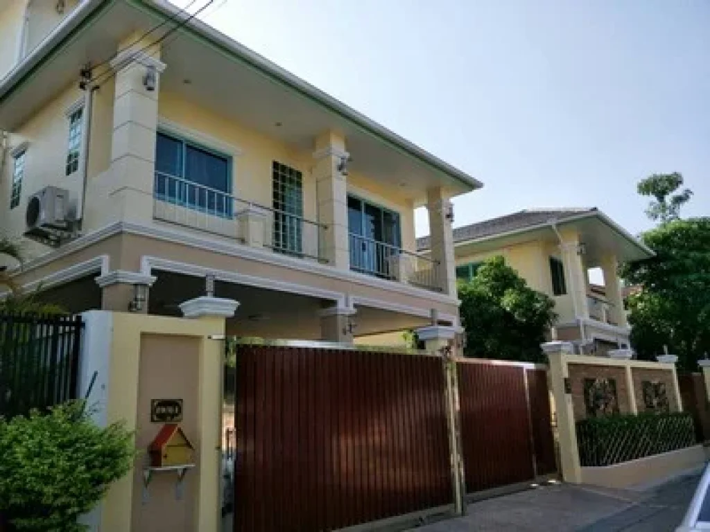 for sale single house Ramindra 8 Soi Khubon 23 genuine teak wood With swimming pool Near Fashion Island