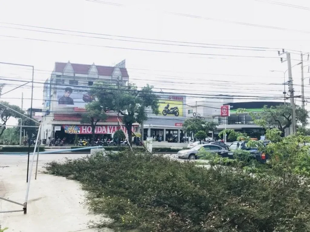 ขายที่ดิน 7ไร่ 3งาน อยู่ระหว่างซอยฉลองกรุง 40-42 ที่ดินติดถนนใหญ่