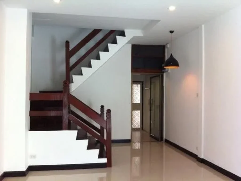 HR00583Townhouse for rent ทาว์นเฮ้าส์ ซอยพหลโยธิน23 15500THBmonth