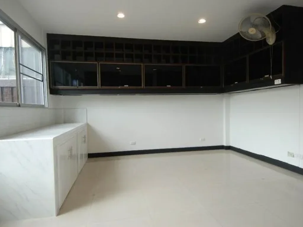 HR00580Townhome For Rent ทาว์นโฮมหมู่บ้านชาลิสา โชคชัยสี่ 35000 THBmonth