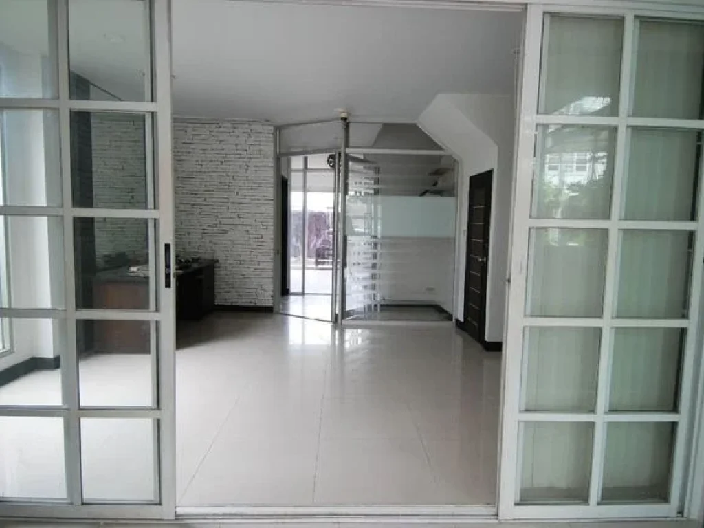 HR00580Townhome For Rent ทาว์นโฮมหมู่บ้านชาลิสา โชคชัยสี่ 35000 THBmonth