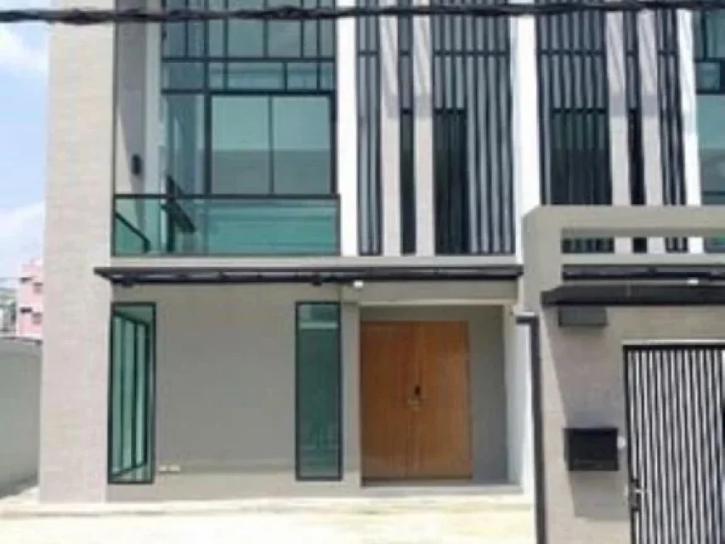 Modern Luxury Home 3ชั้น บ้านใหม่ The wings Nakniwas18