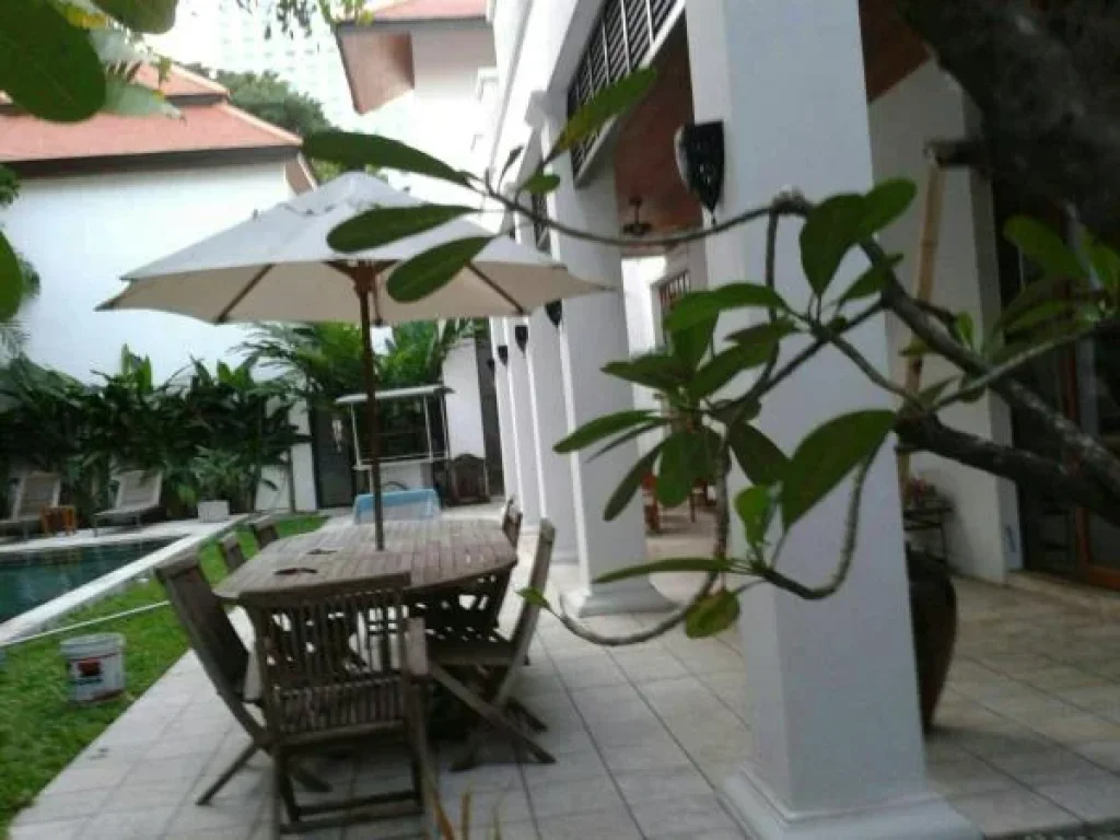 House for rent Sukhumvit Soi 23 Bali style 6 bedrooms a swimming pool a sauna room a garden