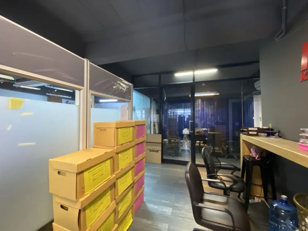 Office Showroom ให้เช่า ขนาดประมาณ 300 ตารางเมตร บนถนน นราธิวาสราชนครินทร์ ใกล้สาทร พระราม 3