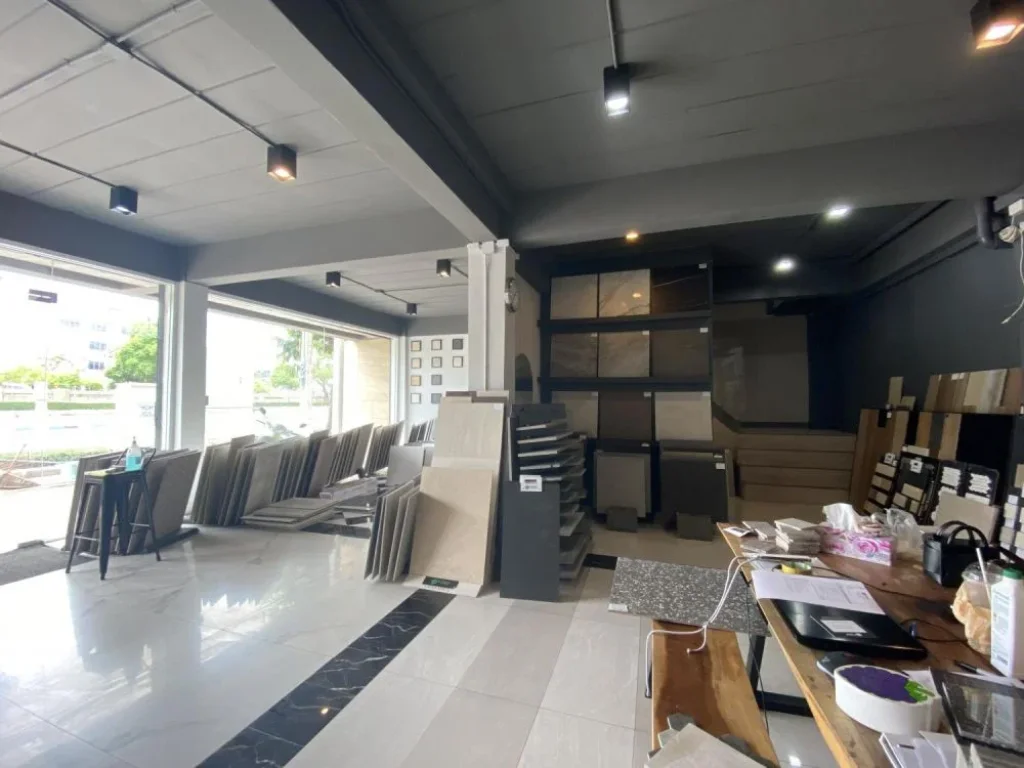 Office Showroom ให้เช่า ขนาดประมาณ 300 ตารางเมตร บนถนน นราธิวาสราชนครินทร์ ใกล้สาทร พระราม 3