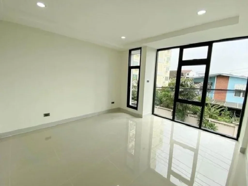 For Rent ให้เช่าทาวน์โฮม 4 ชั้น สุขุมวิท 101ทับ1 บ้านใหม่ มุม30วา 249ตรม 3นอน โทร 099-963-5966