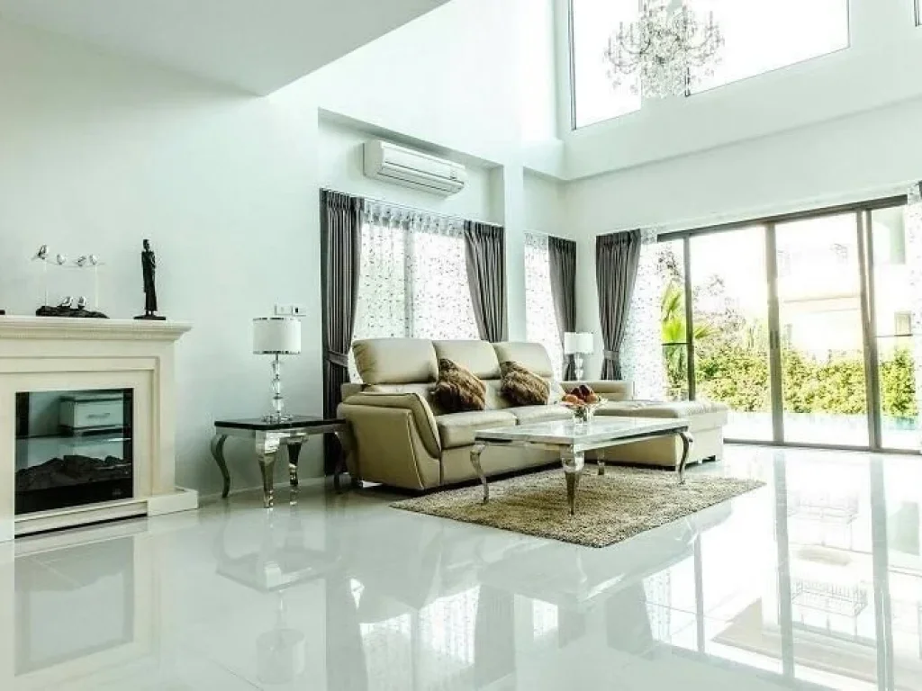 Code CC925 For rent luxury brand new house with swimming pool Rama 9 near airport link