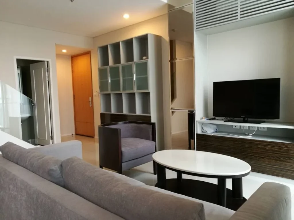 ให้เช่า คอนโด Villa Asoke แบบ Duplex 1 ห้องนอน พื้นที่กว้าง เพียง 2-3 นาทีจาก MRT เพชรบุรี For Rent A Specious Beautiful and Nicely Furnished 1