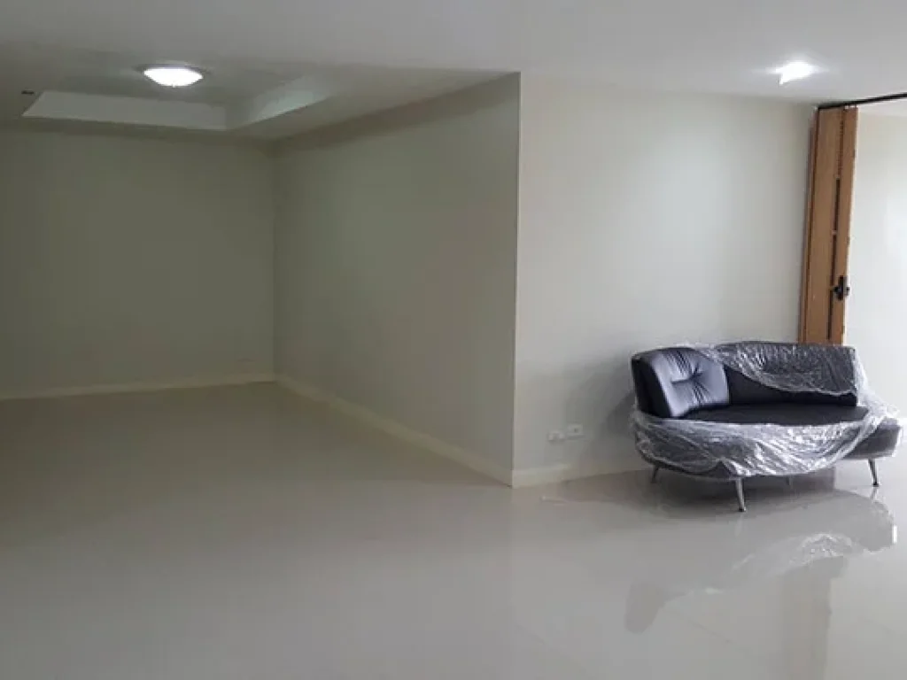 ด่วนมากกก คอนโดรอยัล นาวิน แบบ 1 ห้องนอนพื้นที่กว้างฝุดๆ Super Urgent Sale Spacious 1 Bedroom at Royal Navin