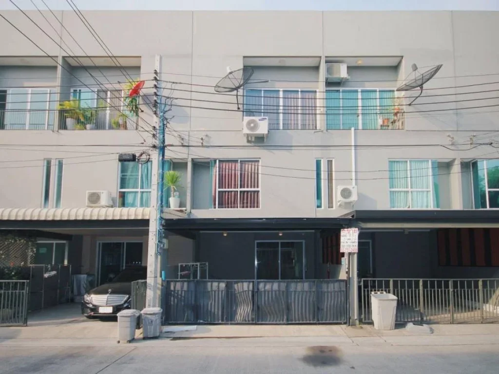 ขาย ทาวน์โฮม 3 ชั้น 188ตรว มPatio พัฒนาการ38 Built in ต่อเติม พร้อมอยู่ทันที ใกล้ Club House ของโครงการราคา 4000000- ล้านบาท