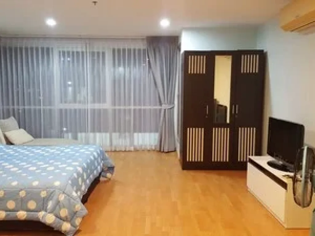 Ready to move in large studio room for rent at St Louis Grand TerranceConvenient to BTS Surasak Station