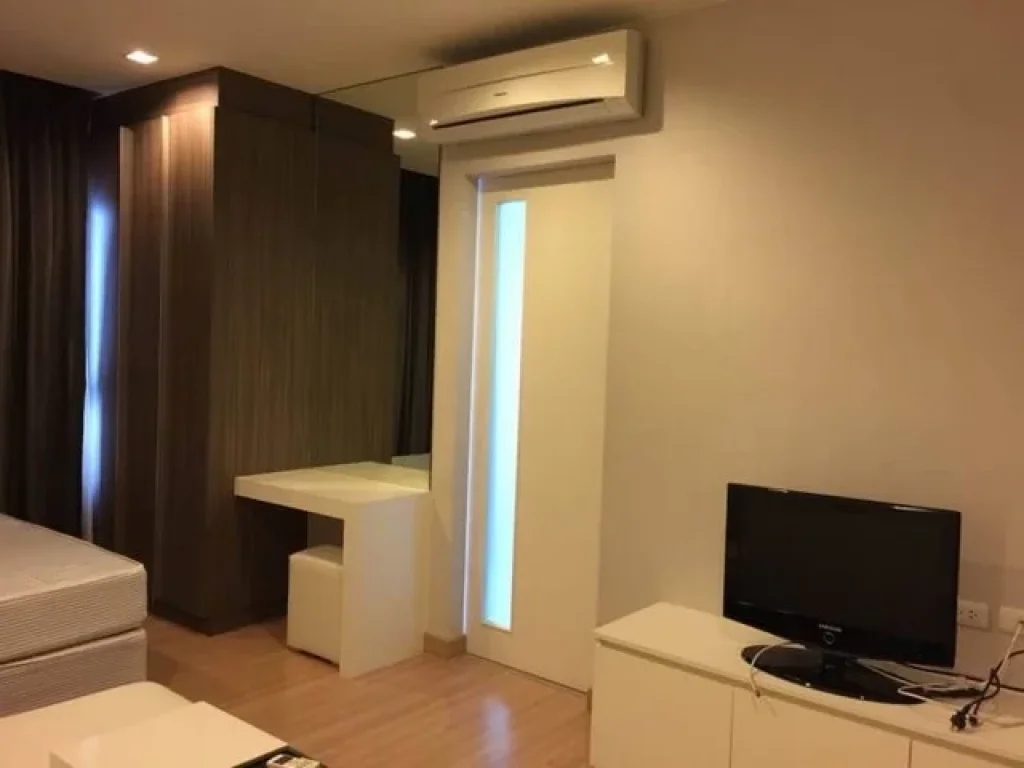 T234 ให้เช่า URBANO ABSOLUTE SATHORN  TAKSIN ใกล้ BTS กรุงธนบุรี ชั้น 3  30 ตรม เฟอร์ครบ 18000 บาท