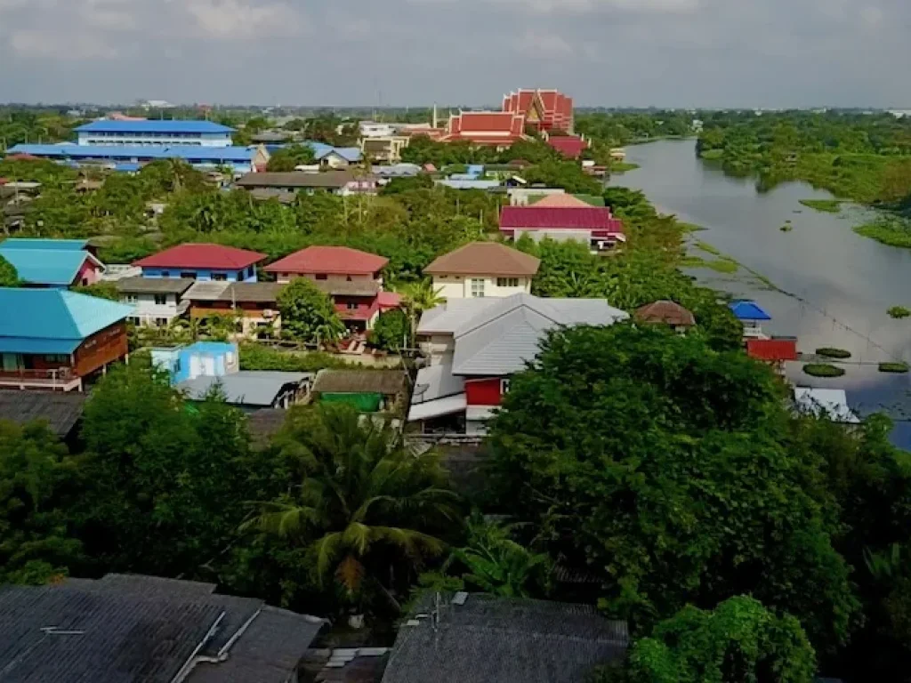 ขายที่ดินริมคลอง ถมให้แล้ว ติดถนนคอนกรีต ใกล้ชุมชน บรรยากาศดี