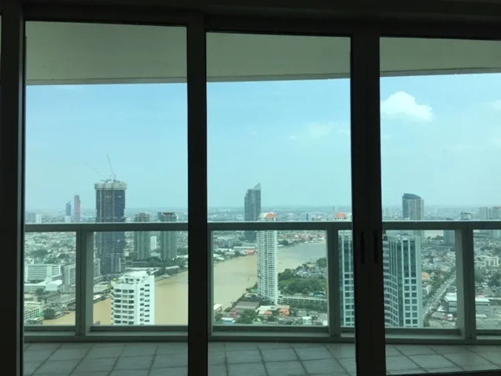 Urgent sale 2 bedrooms very high floor in The River Condominium only 160KSqm