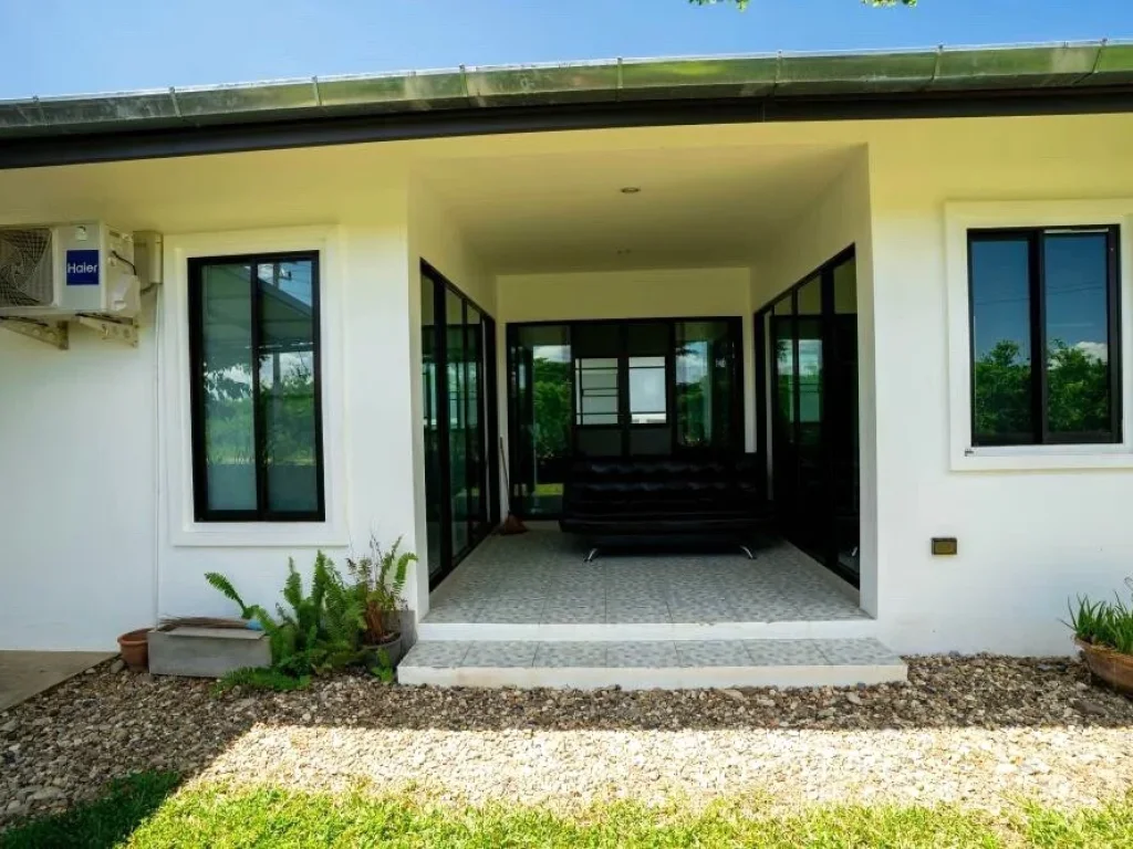 Newly built house one year old C shaped living area with enclosed outdoor space