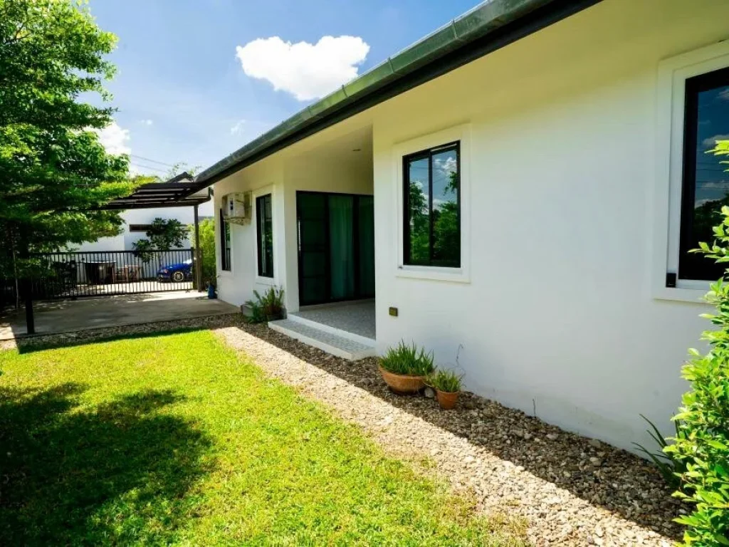 Newly built house one year old C shaped living area with enclosed outdoor space