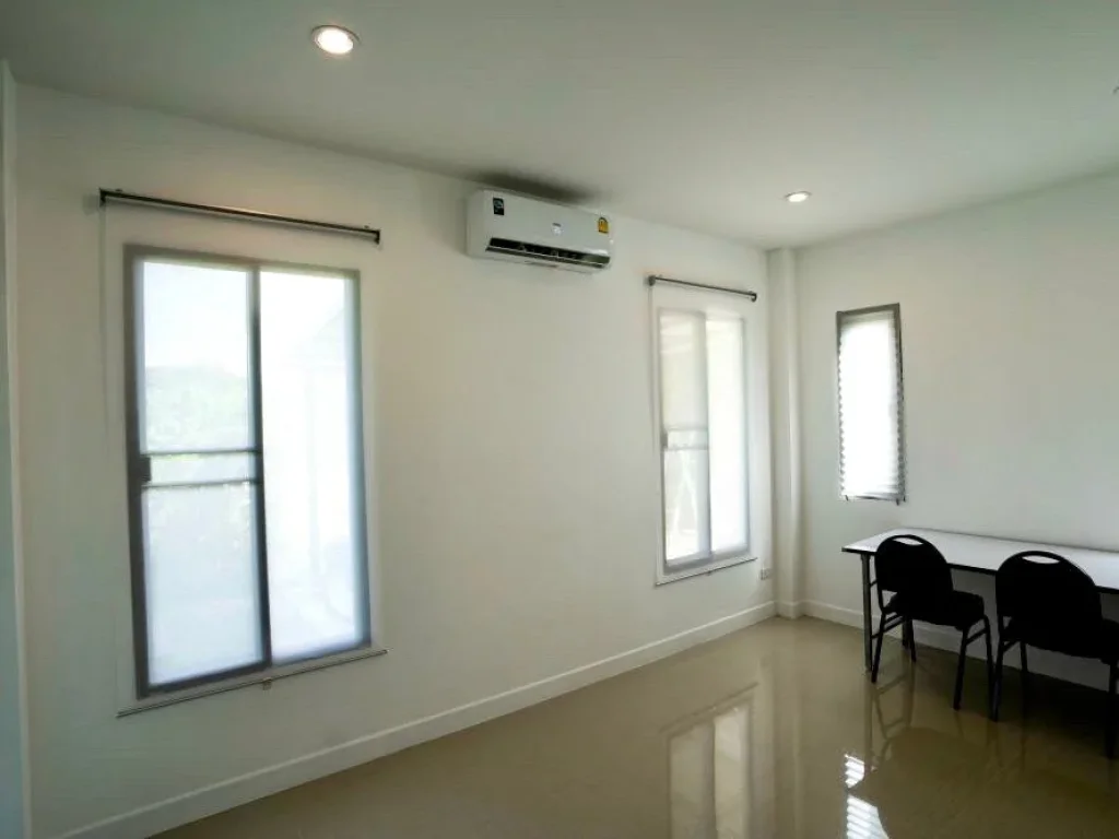 Newly built house one year old C shaped living area with enclosed outdoor space