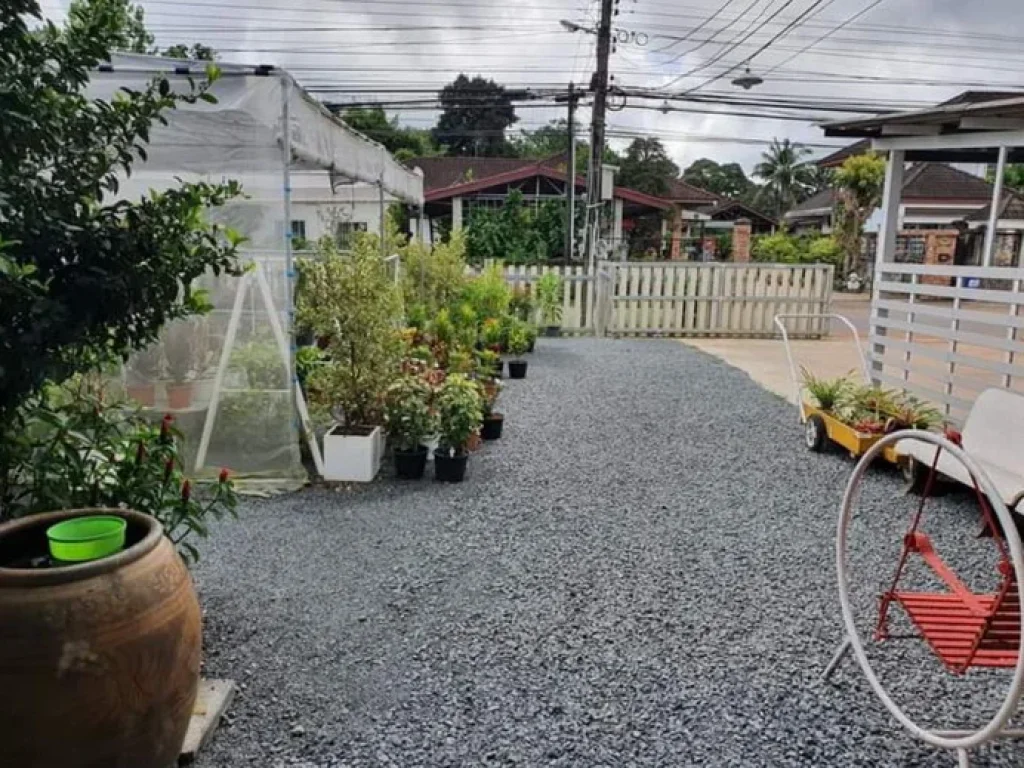 เสนอขายบ้านสวนพร้อมอยู่ ทำเลดีมาก ติดถนนสายขลุง-พลิ้ว ติดคลองธรรมชาติ เนื้อที่ 4 ไร่กว่าๆ เกวียนหัก อำเภอขลุง จันทบุรี