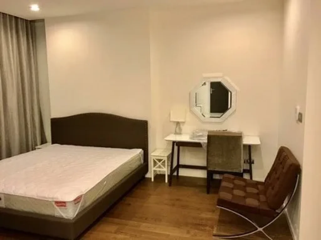 Room for rent at The Bangkok Sathon 1 bed 1 bath 60 sqm 9th floor BTS Surasak