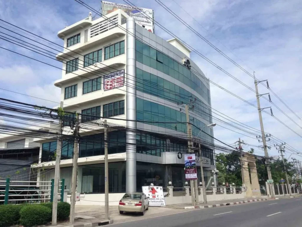 ให้เช่าตึก 6 ชั้น ติดถนนบางนา-ตราด กม15 ทำเลดีมาก 6 floors building at Bangna-Trad KM15 for rent 