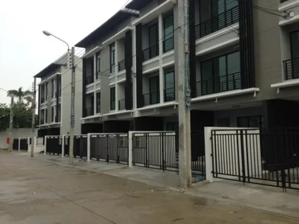 ให้เช่าทาวน์โฮม บ้านกลางเมือง พระราม 9 รามคำแหง Townhome 3 ชั้น149ตรม ราคา 32000 บาท