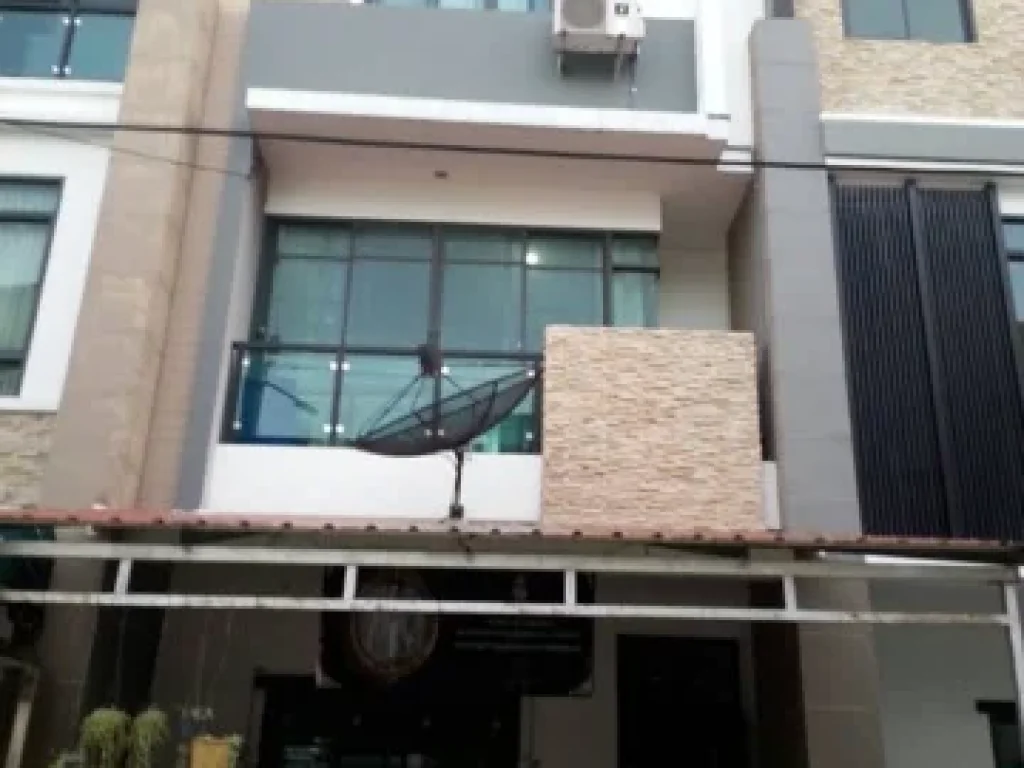 ขายทาวน์โฮม 3 ชั้น โครงการ Living Residence รังสิต-ราชพฤกษ์