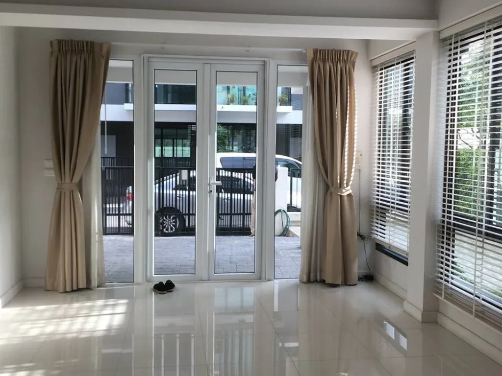 ขาย Luxury Townhome 3 ชั้นครึ่ง หลังมุม 33 ตรว สไตล์ Modern Loft หมู่บ้าน Bless Town สุขุมวิท 50