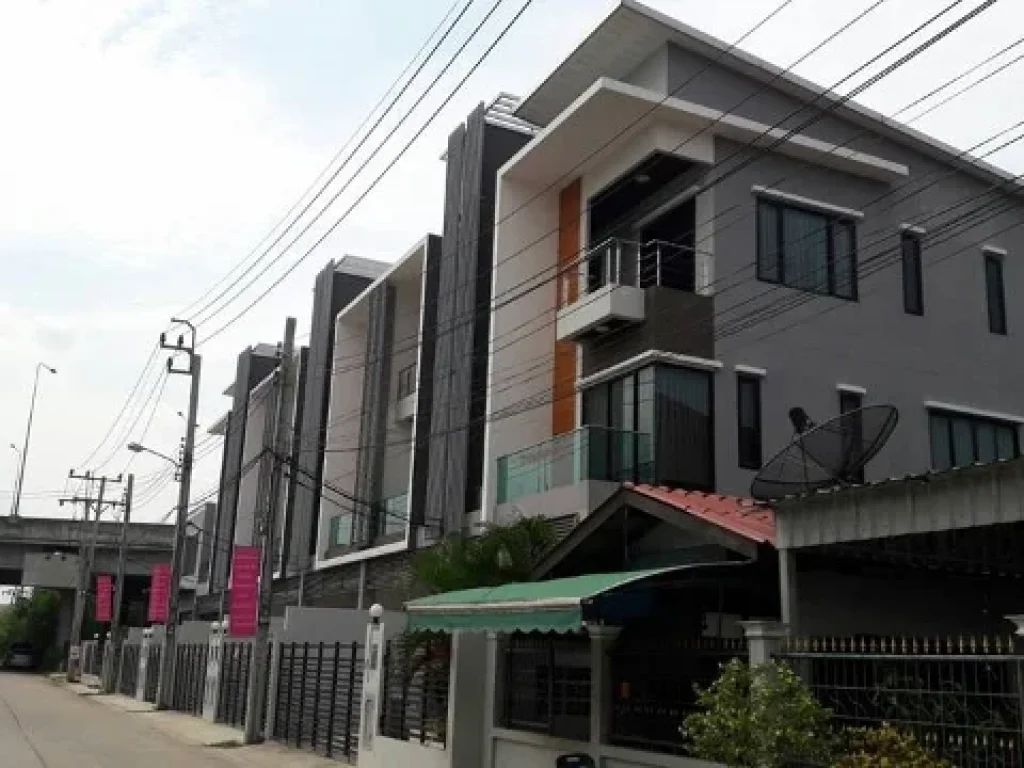 ขาย Town Home กึ่ง Home Office โครงการ De Rich 3 ชั้น หลังมุม 468 ตรว 295 ตรม รามอินทรา-วัชรพล