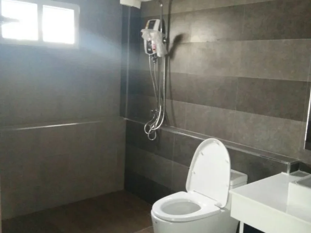 บางละมุง ขายด่วน บ้านเดี่ยว-สร้างใหม่ 2นอน 2น้ำ 274 ตรว A newly private house 2 beds2 baths built-in furniture very nice for expat call Win 081-