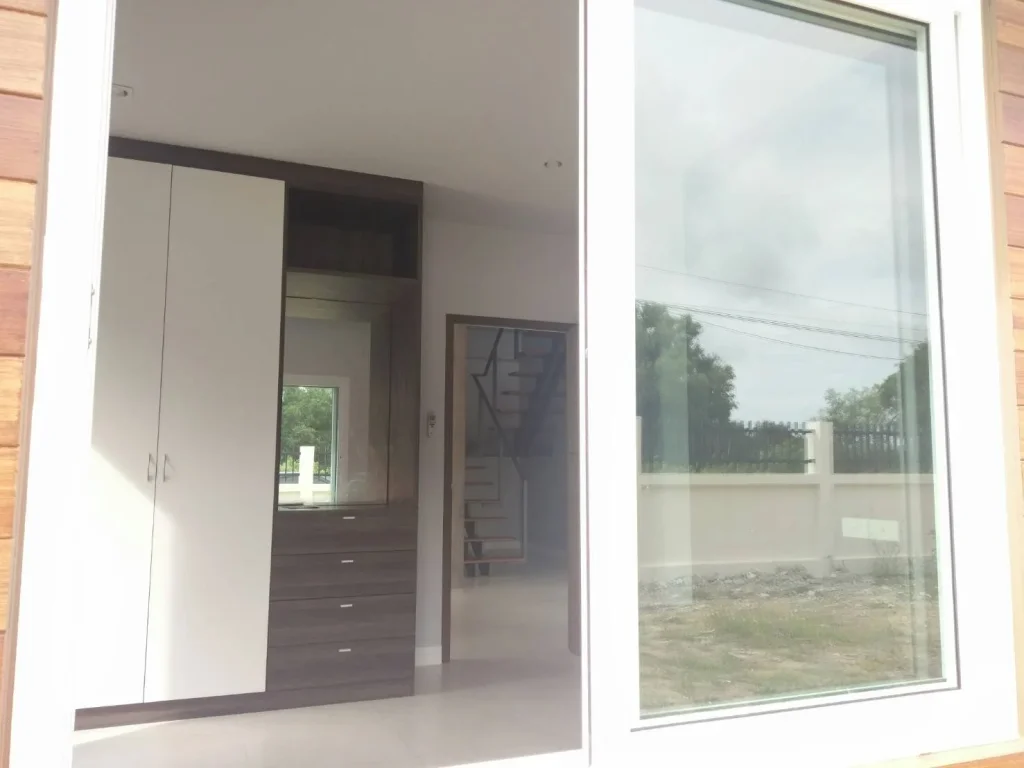 บางละมุง ขายด่วน บ้านเดี่ยว-สร้างใหม่ 2นอน 2น้ำ 274 ตรว A newly private house 2 beds2 baths built-in furniture very nice for expat call Win 081-