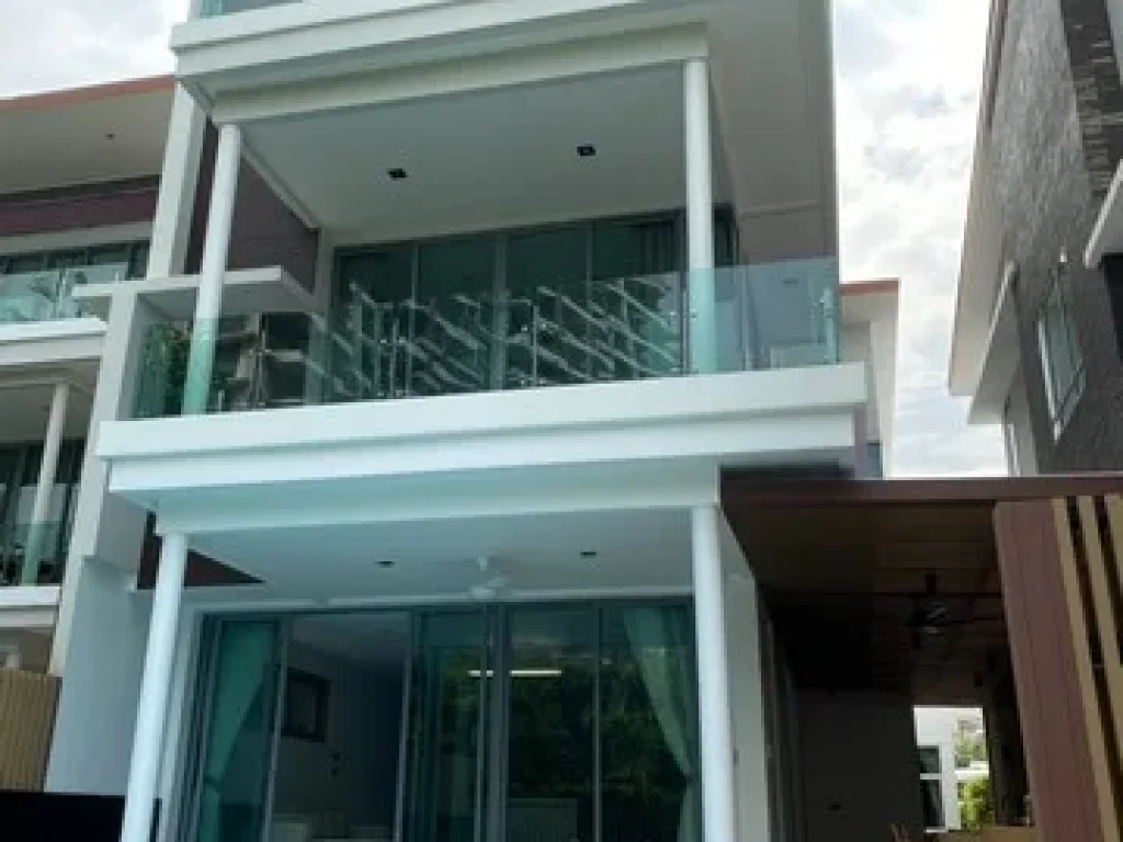 SALE Pool villa beach front chonburi 5 bed 6 rest 500 sqm