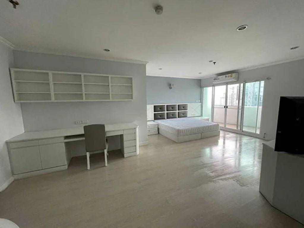 เช่าด่วน คอนโดห้องใหญ่ แบบ 3 ห้องนอนใน ซอยทองหล่อ For Rent A Large 3 Bed Unit at a Project in Thonglor